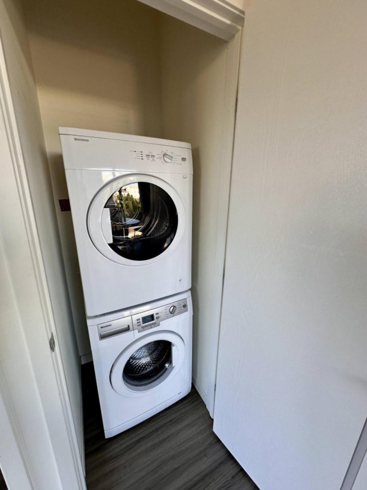 Flexhome East Side 1br Ec1 - Brady Fiserv Balcony Milwaukee