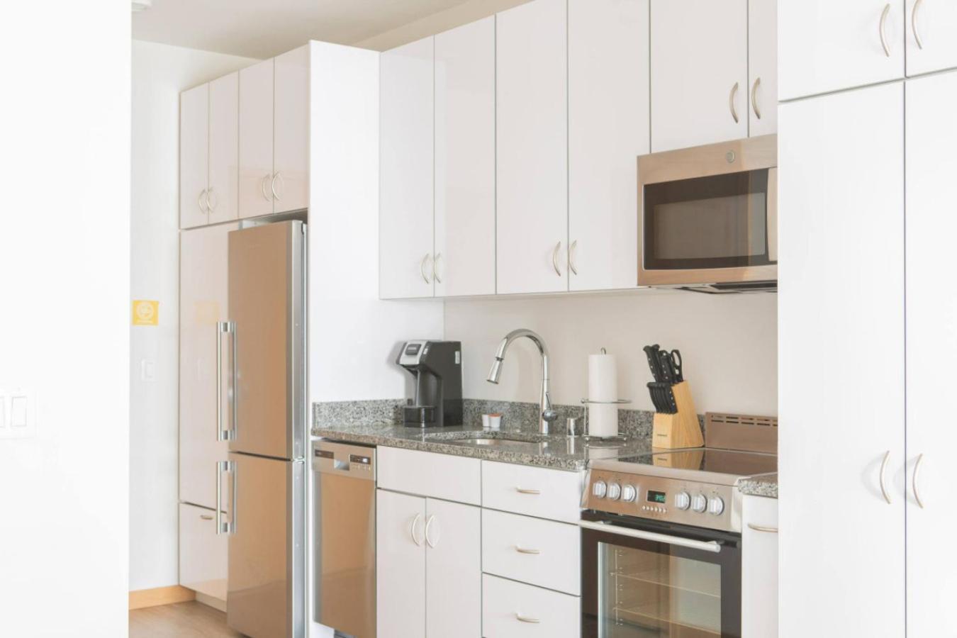 Apartment Flexhome East Side R5 - Brady Fiserv Balcony