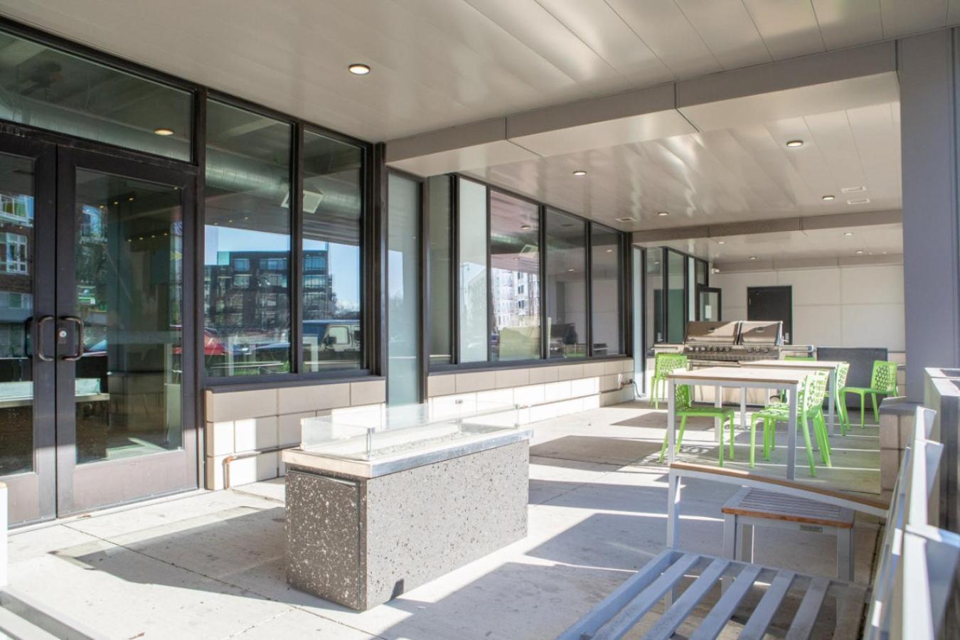 Apartment Flexhome East Side R5 - Brady Fiserv Balcony Milwaukee