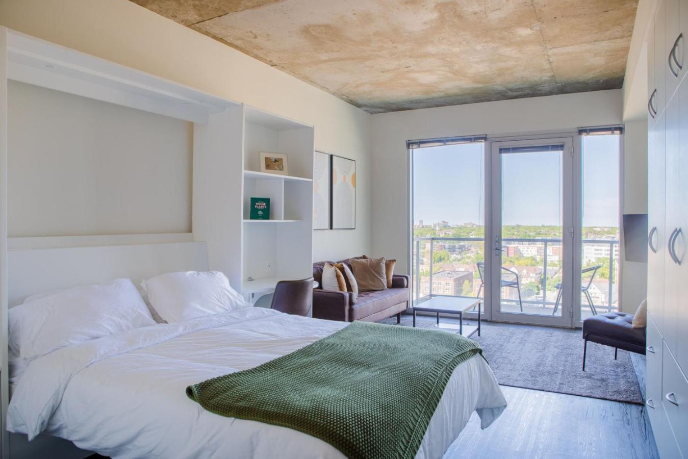 Luxury Near Brady St With Balcony And View