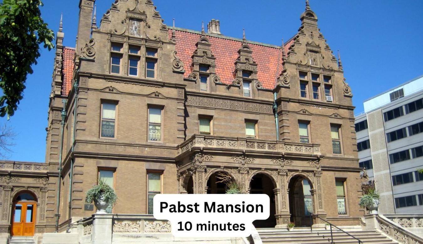 Apartment 4 Bedroom 3 Story Townhouse With Free Parking Milwaukee