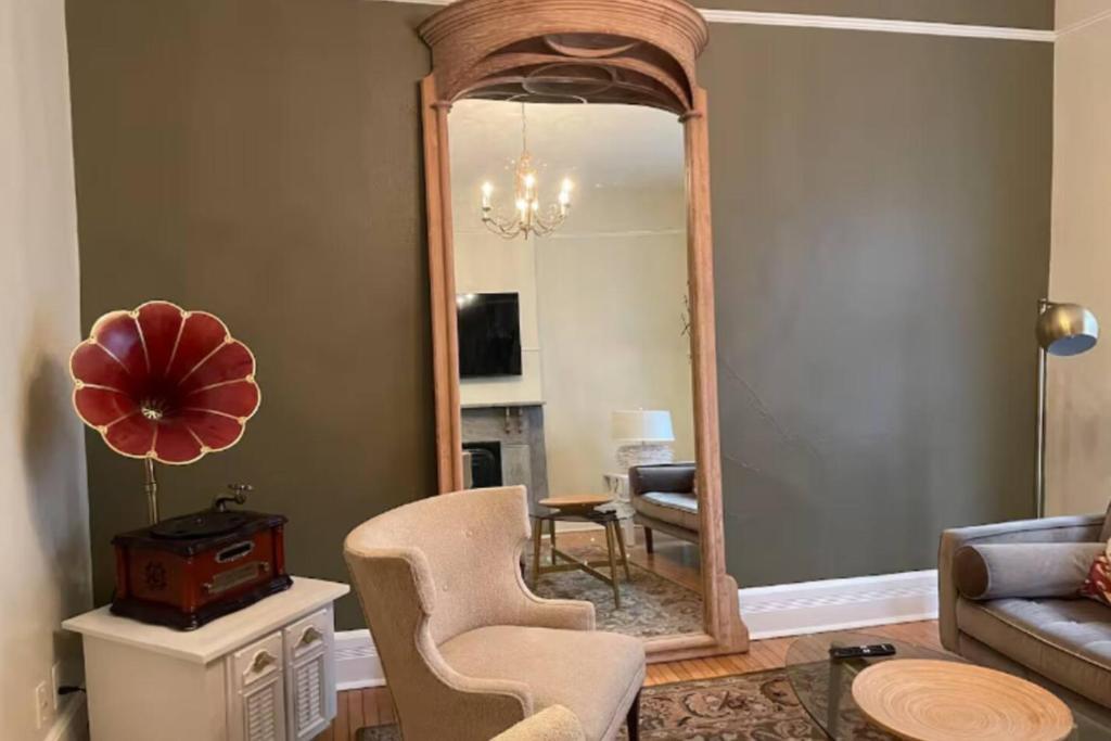 4 Bedroom 3 Story Townhouse With Free Parking Milwaukee
