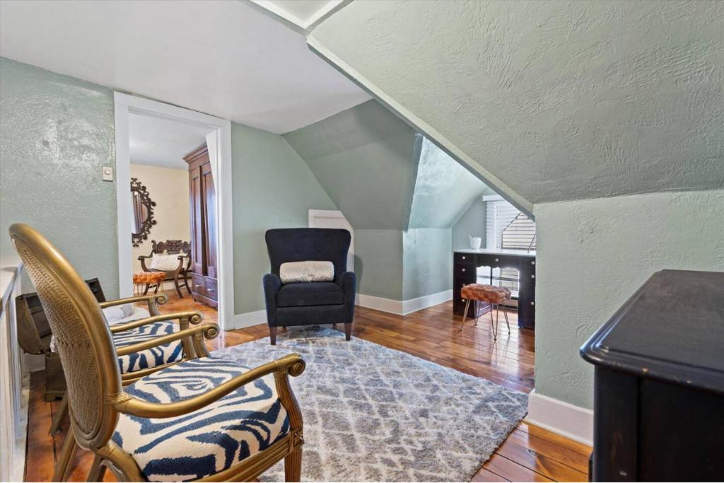 4 Bedroom 3 Story Townhouse With Free Parking * Milwaukee
