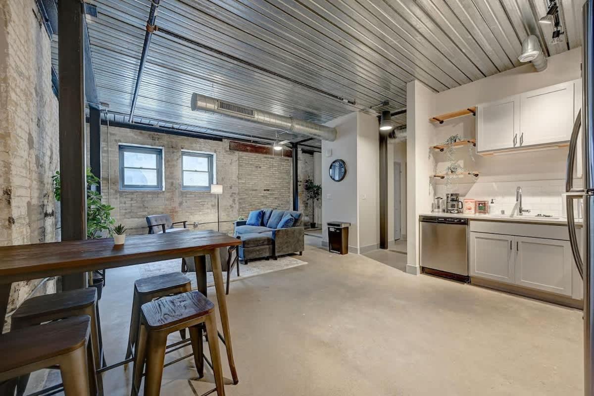 Spotless 1bd Near Historic Pabst Brewery - Fiserv Apartment *