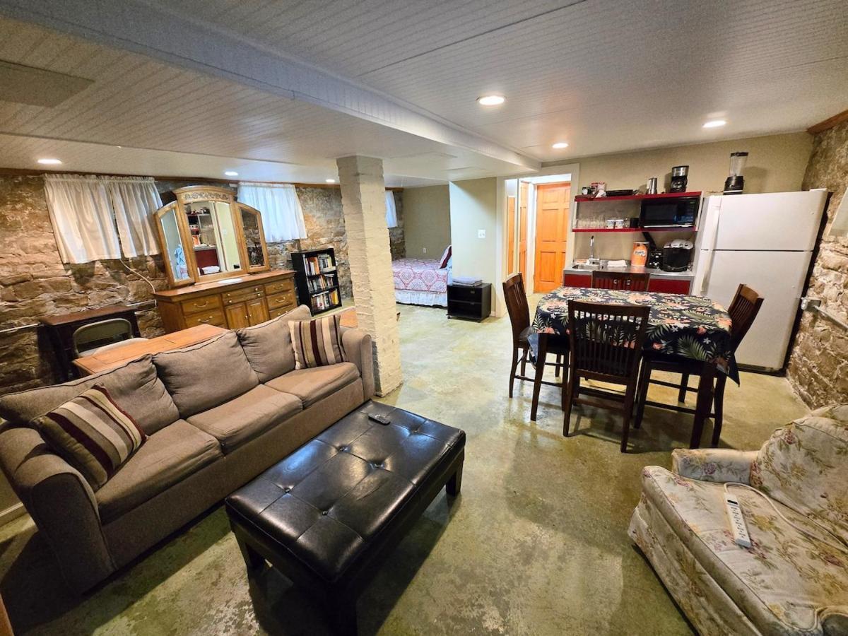 Cozy On The Fashionable East Side Apartment