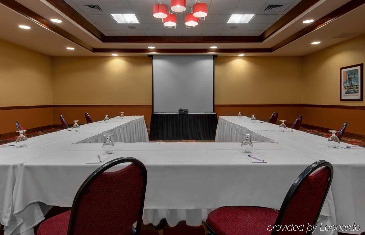 Hilton Garden Airport 3* Milwaukee