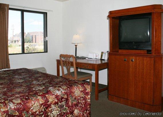 Econo Airport Lodge