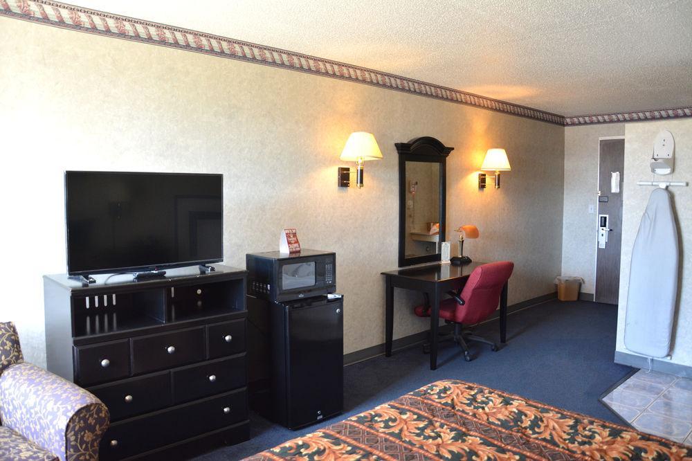 Travelodge By Wyndham Hotel Milwaukee