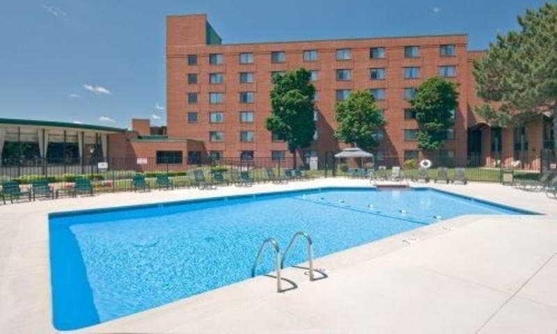 Wyndham Airport & Convention Center 3* Milwaukee