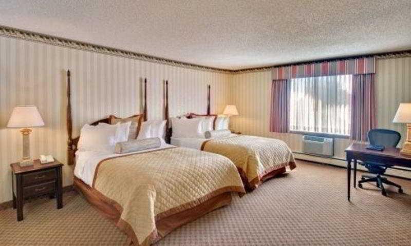 Wyndham Airport & Convention Center Hotel
