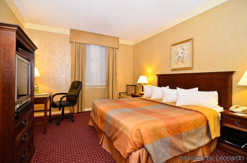 Fairfield & By Marriott Downtown Milwaukee