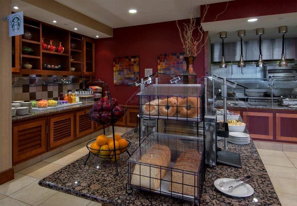 Hilton Garden Airport Hotel 3*