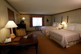 Hotel Wyndham Airport & Convention Center 3*