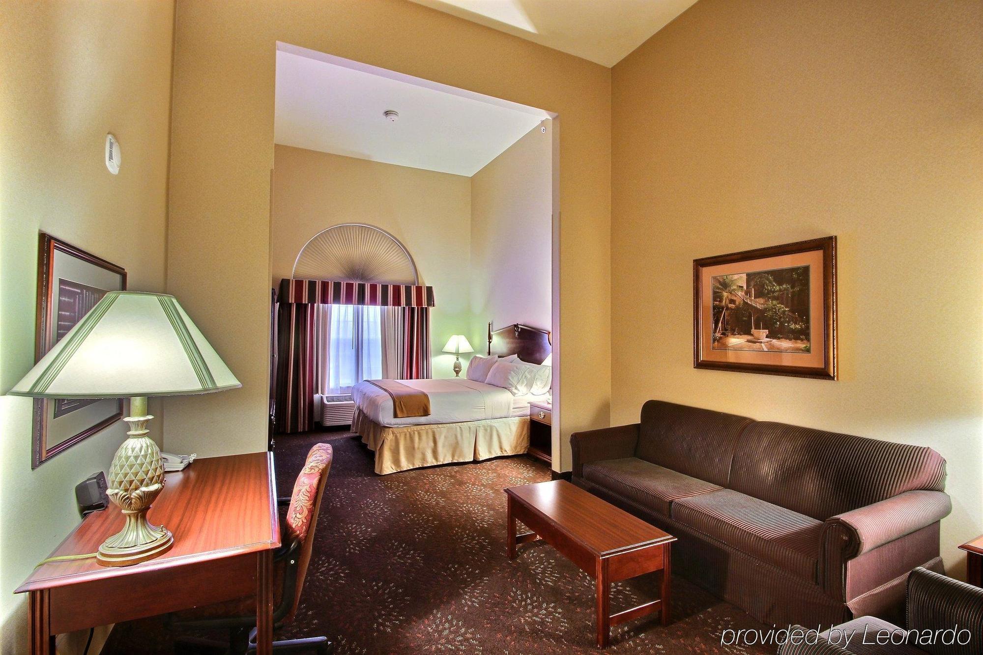 Express & Airport By Ihg Hotel Milwaukee