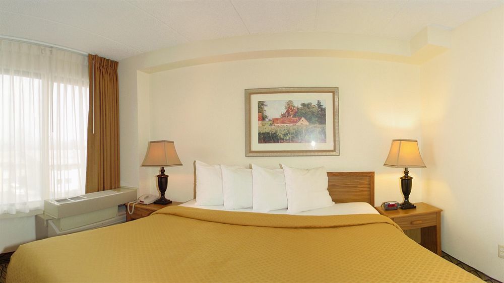 Quality Airport Hotel Milwaukee