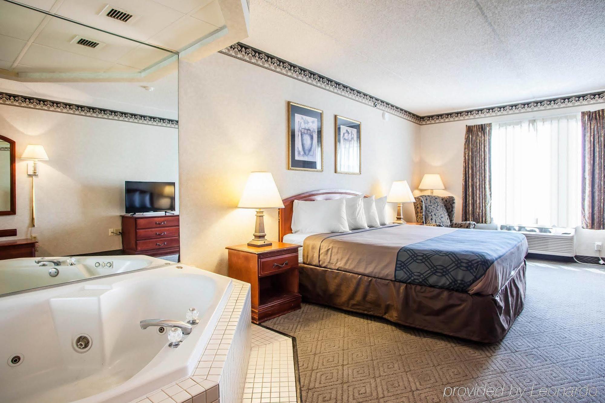 Rodeway & Airport Hotel