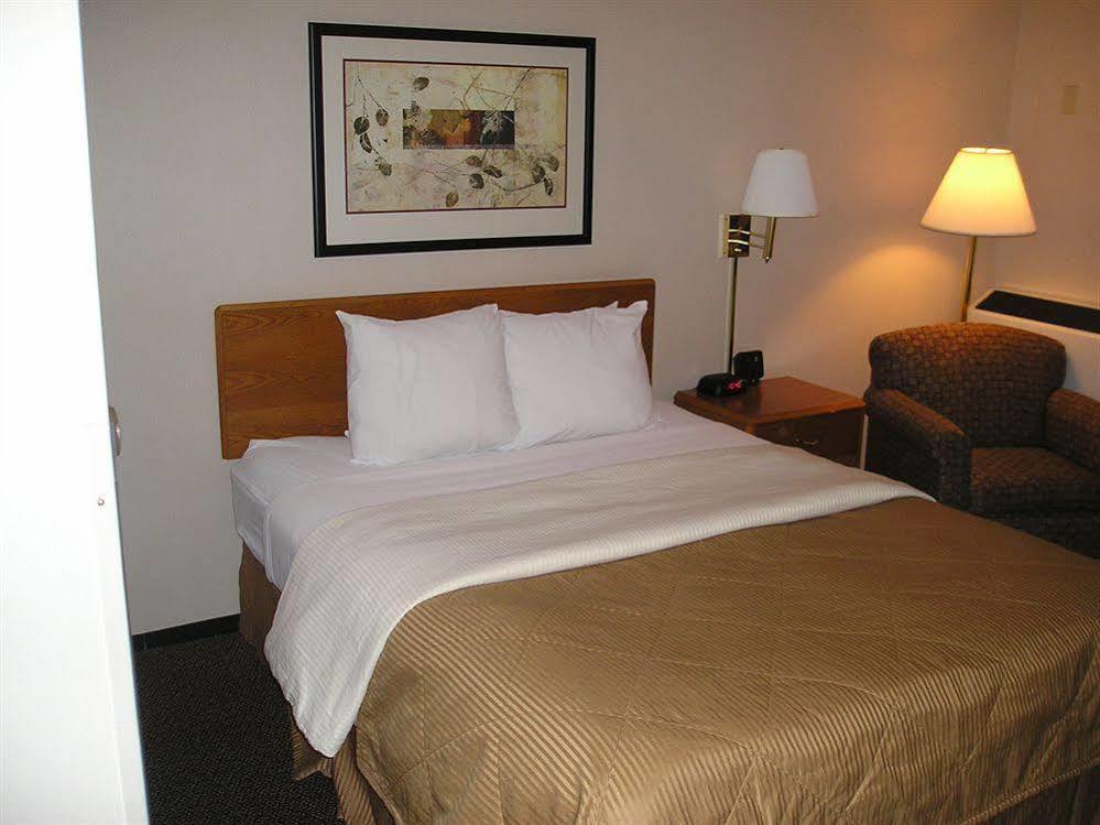 Four Points By Sheraton Airport Hotel 3*