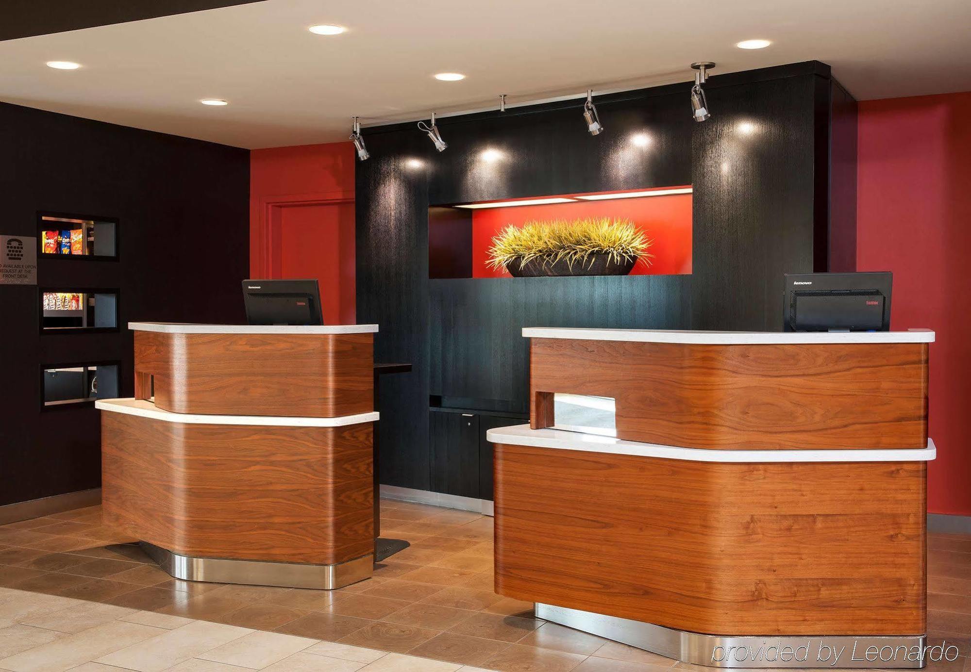 Courtyard Airport Hotel