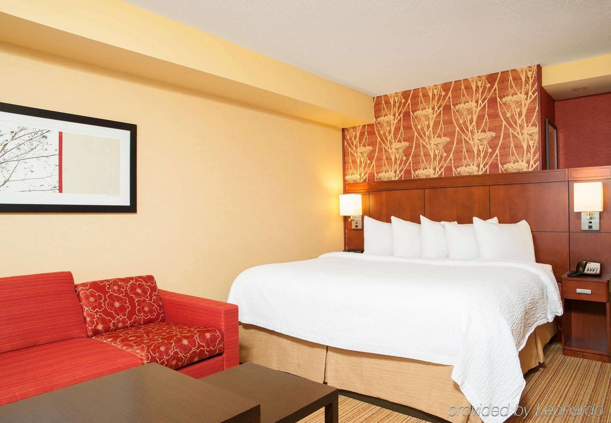 Courtyard Airport Hotel Milwaukee