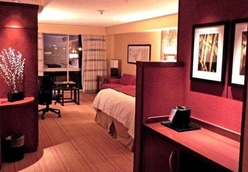 Courtyard Airport Hotel