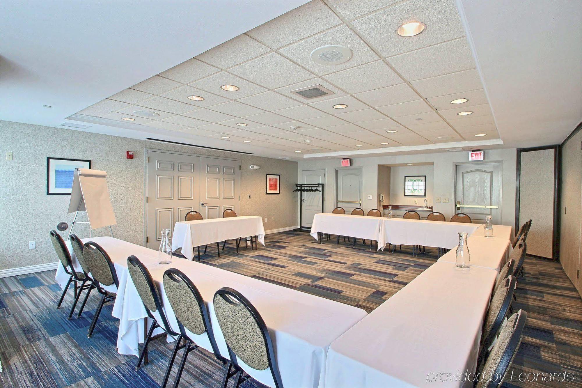 Express & Airport By Ihg Hotel Milwaukee