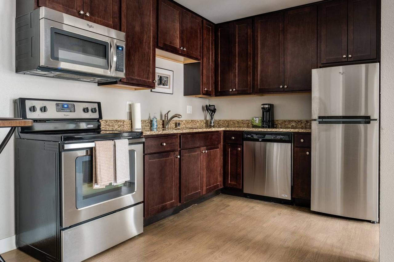 Apartment Frontdesk East Side Brady St *