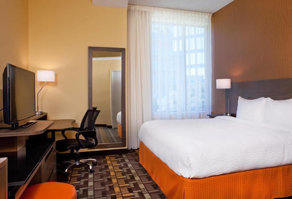Fairfield & By Marriott Downtown Hotel Milwaukee