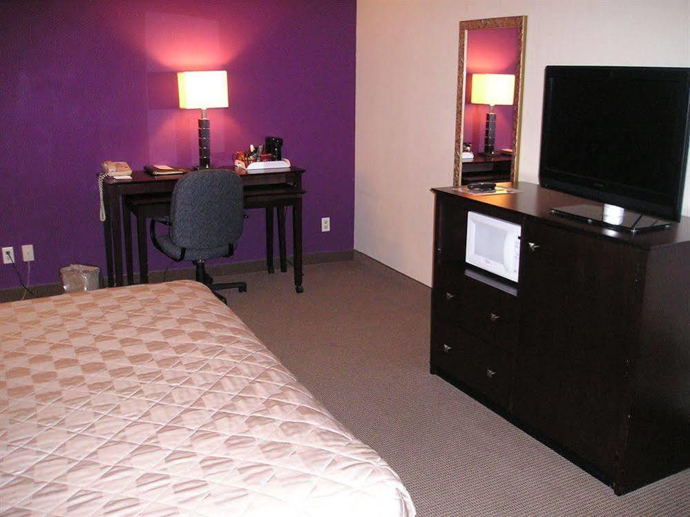 Hotel Four Points By Sheraton Airport 3*