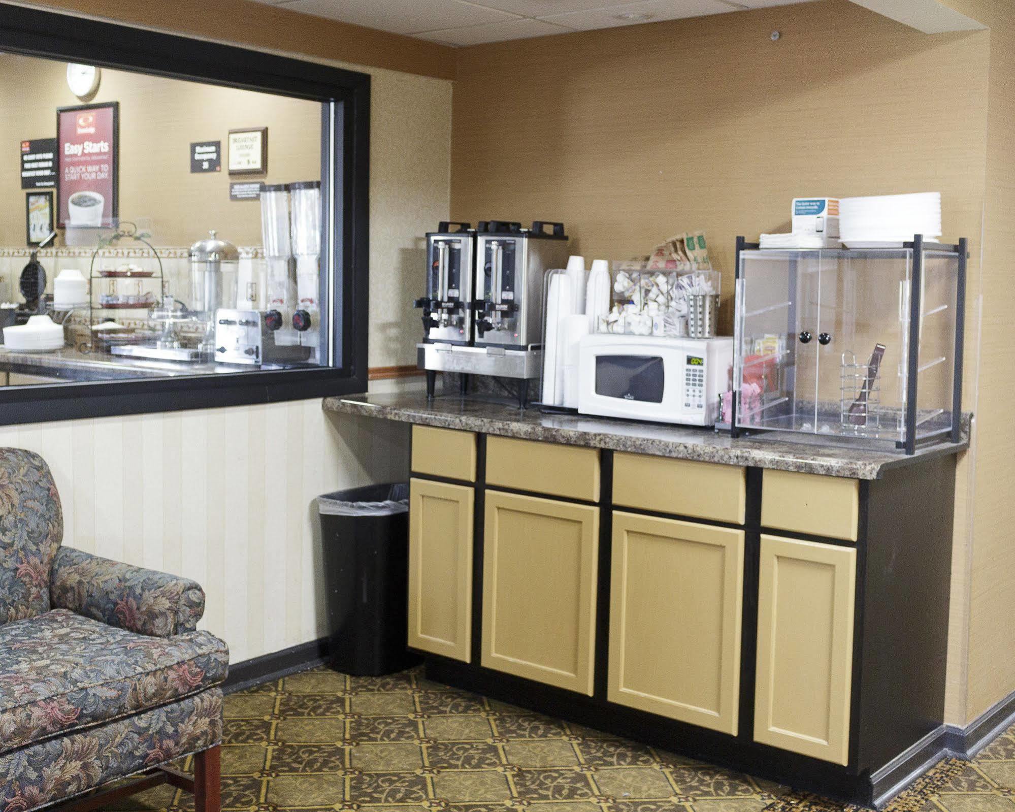 Lodge Econo Airport Milwaukee