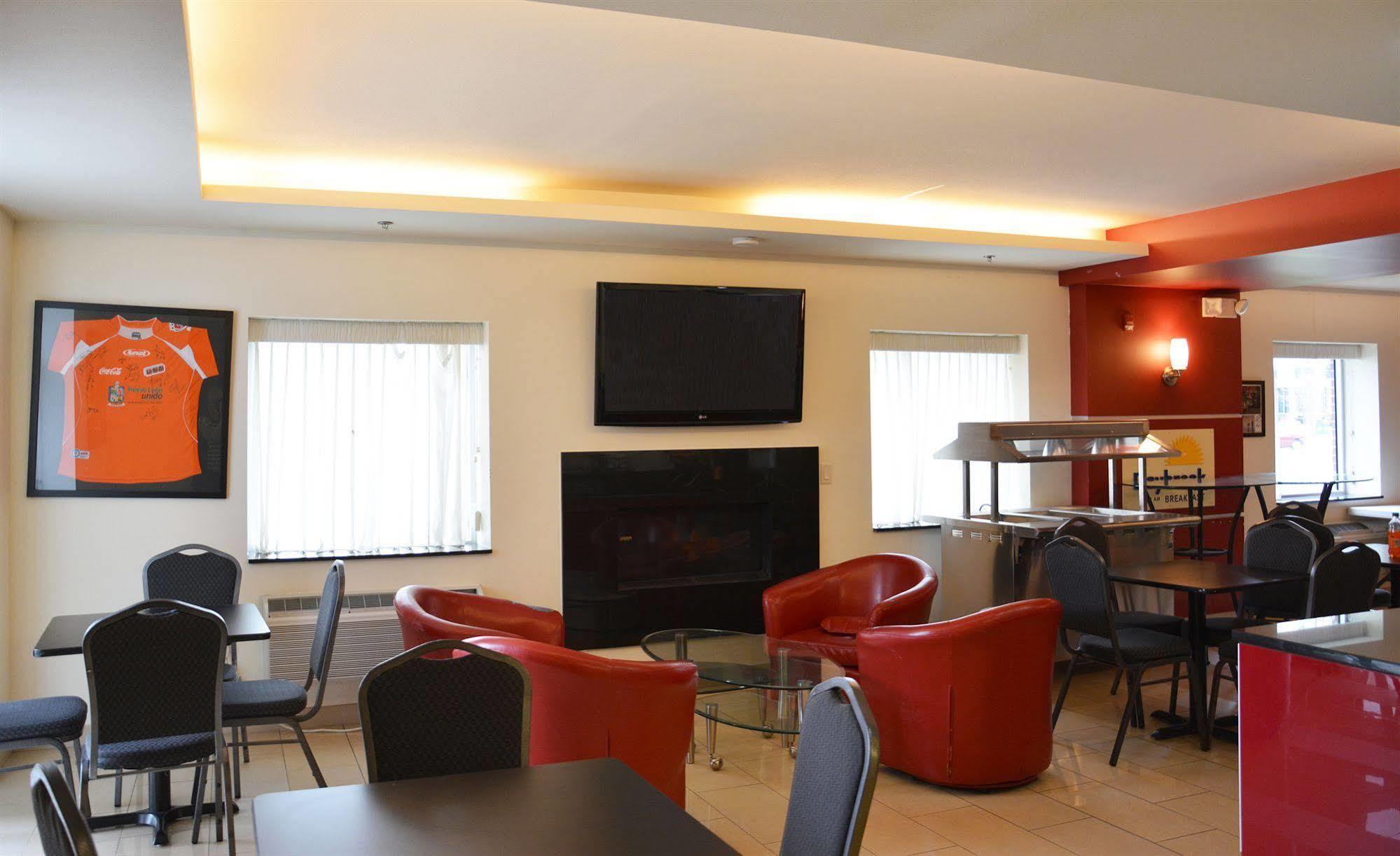 Days & By Wyndham Hotel Milwaukee