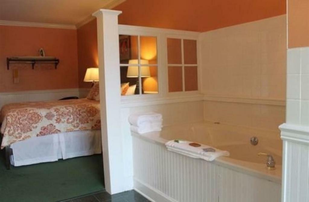 County Clare Inn 3* Milwaukee