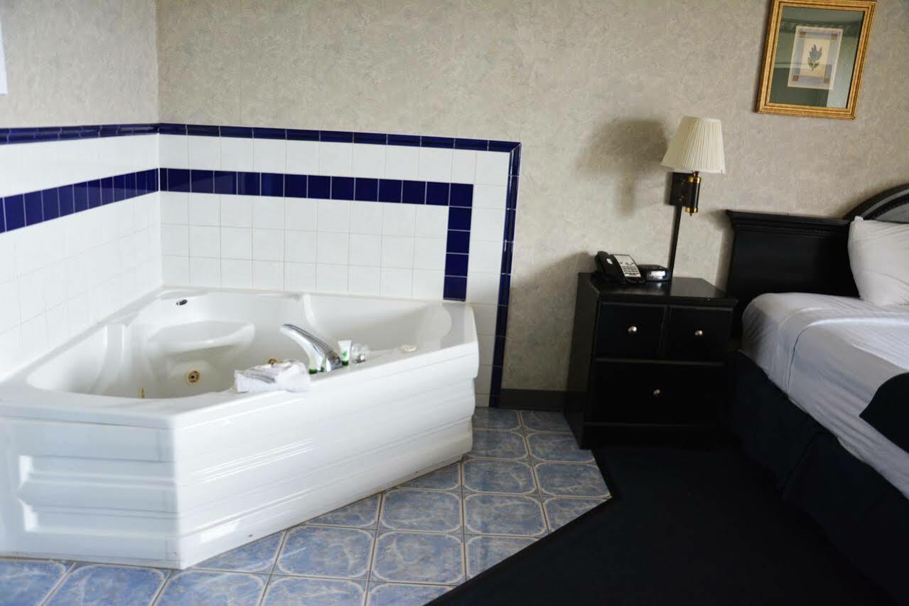 Travelodge By Wyndham Hotel Milwaukee