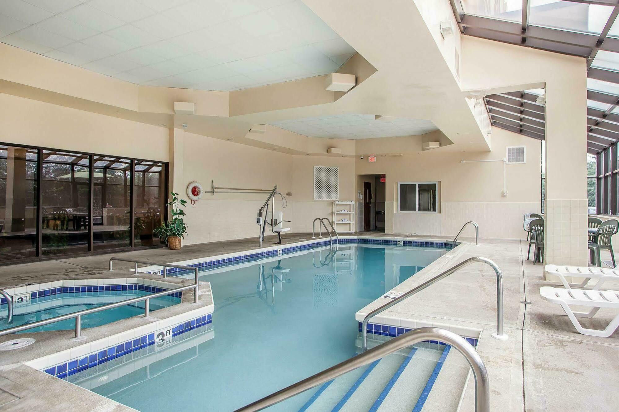 Quality Airport Hotel 3*