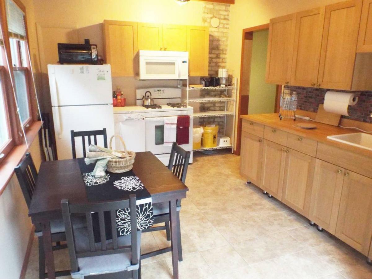 Holiday home Comfortable 3 Bedroom Craftsman In Milwaukee's Bay View Neighborhood