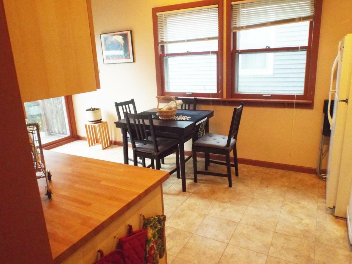 Comfortable 3 Bedroom Craftsman In Milwaukee's Bay View Neighborhood