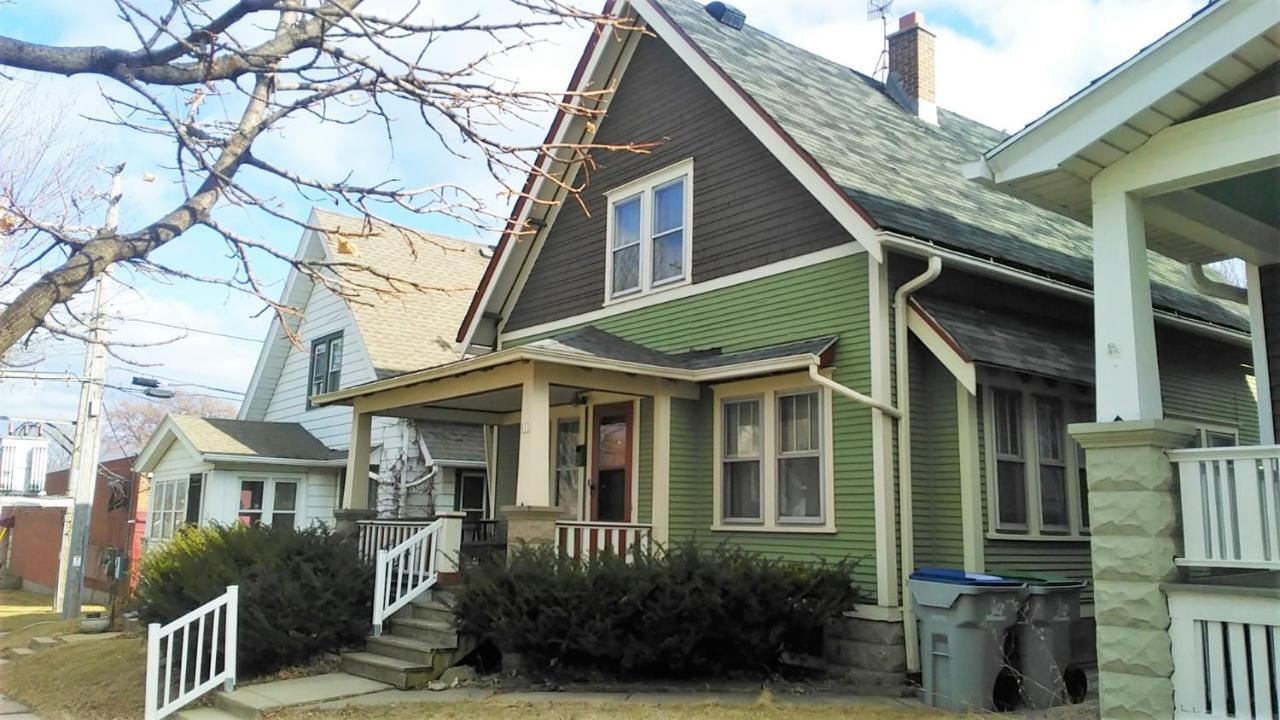 Comfortable 3 Bedroom Craftsman In Milwaukee's Bay View Neighborhood * Milwaukee