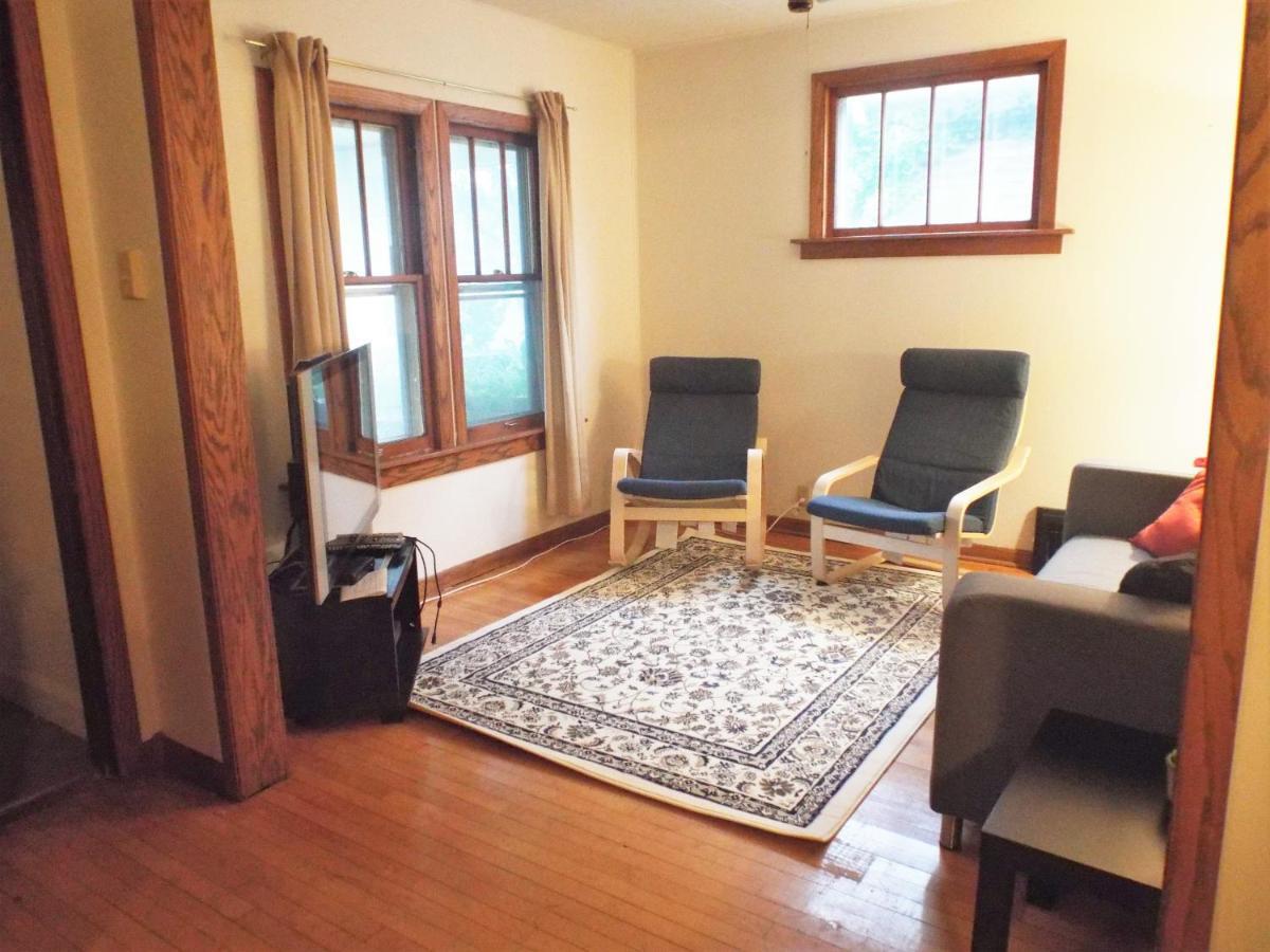 Holiday home Comfortable 3 Bedroom Craftsman In Milwaukee's Bay View Neighborhood *