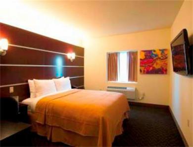 Days & By Wyndham Hotel Milwaukee
