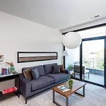 Flexhome Brady District 1Br Apt E2