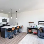 Flexhome Brady District 1Br Apt E2