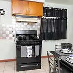 Nice Three Bedroom Rental Unit Free Parking & Wifi