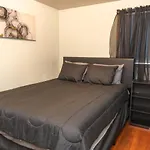 Nice Three Bedroom Rental Unit Free Parking & Wifi