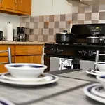 Nice Three Bedroom Rental Unit Free Parking & Wifi