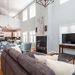 Eclectic Stylish And Cozy Milwaukee Home