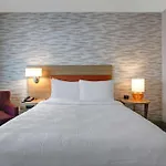 Home2 Suites By Hilton Milwaukee Downtown