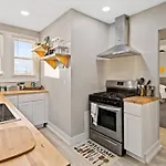 Chic & Spacious Fully Equipped 2Bd Apt W/Parking