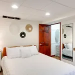 Cozy Milwaukee Apartment With Deck, 2 Mi To Airport!