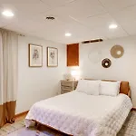 Cozy Milwaukee Apartment With Deck, 2 Mi To Airport!