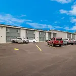 Suburban Studios Milwaukee Airport