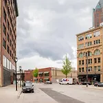 Flexhome Westown 2Br Rs7 In Fiserv And Theater District